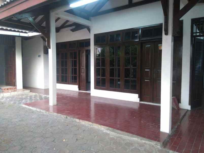 dijual rumah jl jatiwaringin raya