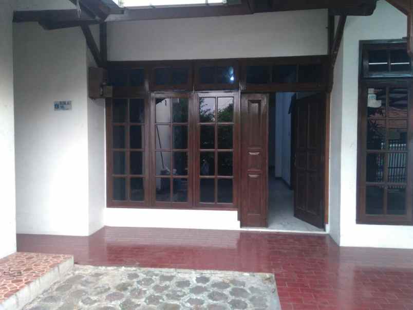 dijual rumah jl jatiwaringin raya