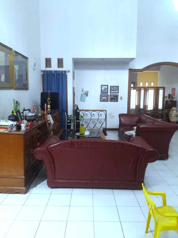dijual rumah jl kawaluyaan
