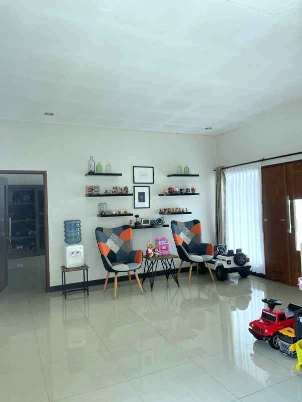 dijual rumah jl lembang