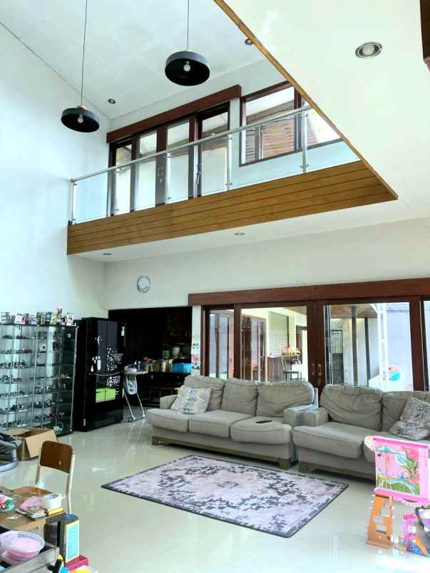 dijual rumah jl lembang