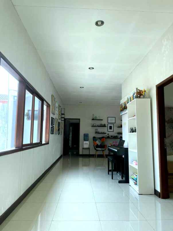 dijual rumah jl lembang