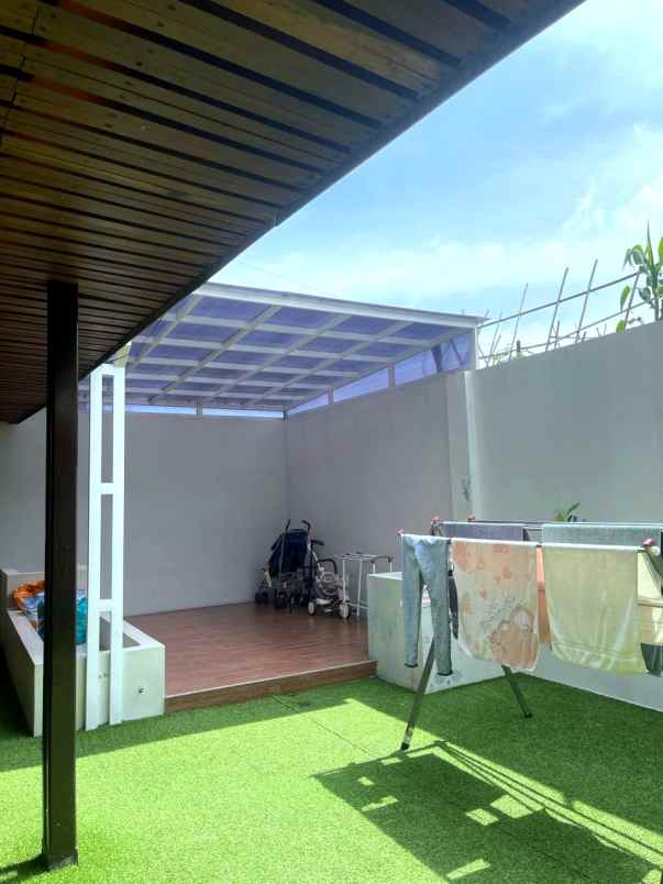 dijual rumah jl lembang