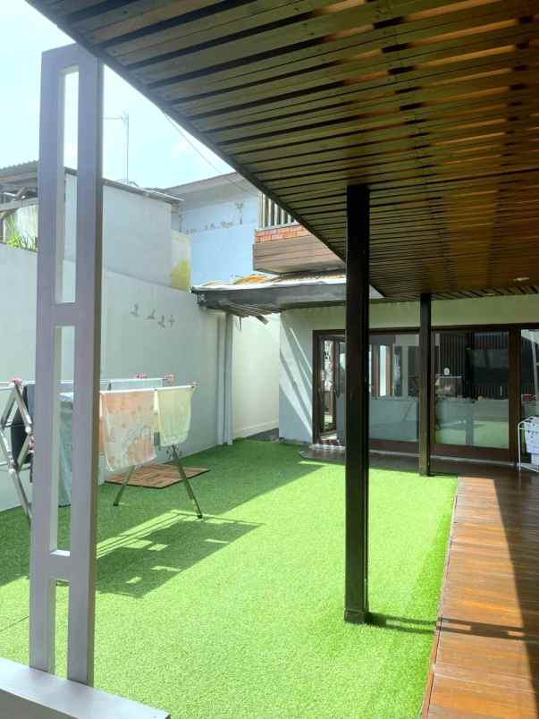 dijual rumah jl lembang