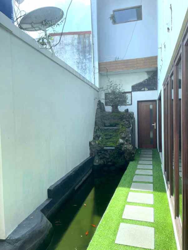 dijual rumah jl lembang