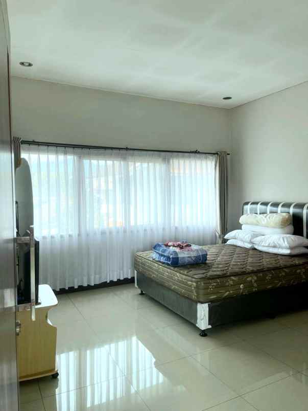 dijual rumah jl lembang