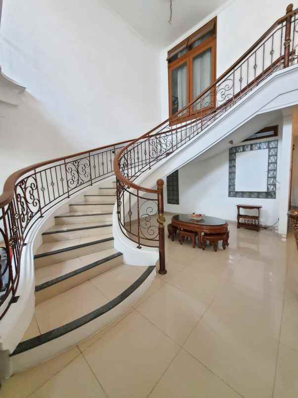 dijual rumah jl mandar utama pondok