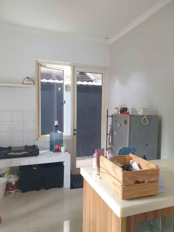 dijual rumah jl merpati sawah baru