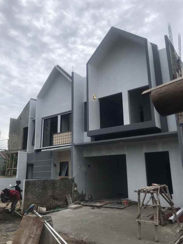 dijual rumah jl pagelarang lubang buaya