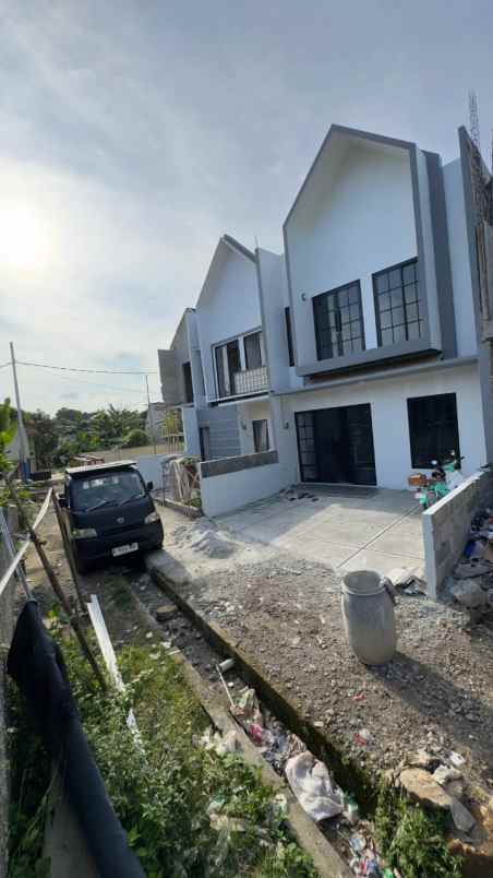 dijual rumah jl pagelarang lubang buaya