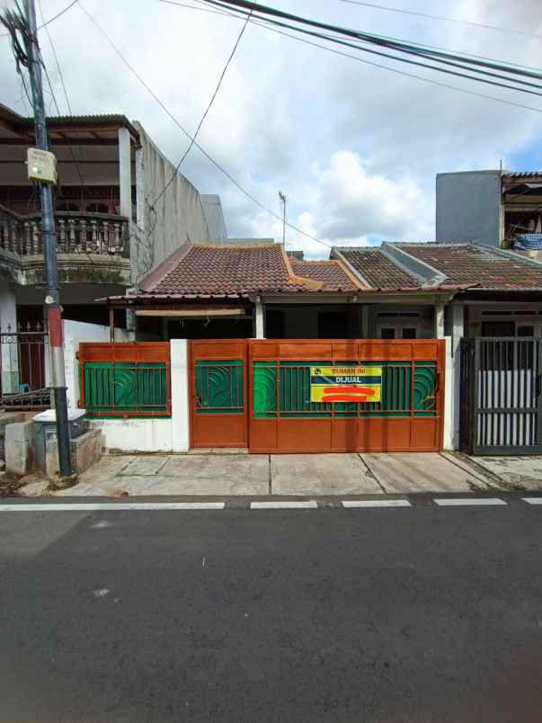 dijual rumah jl pondok kelapa duren