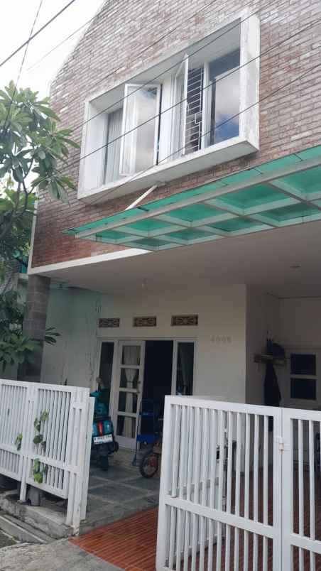 dijual rumah jl rebab depok 2 tengah