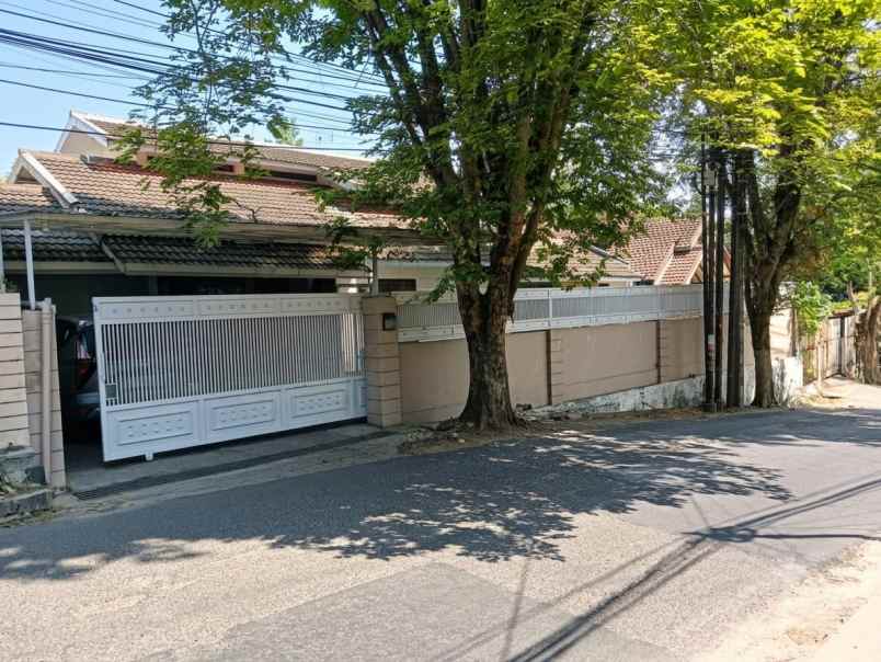 dijual rumah jl sari asih sarijadi raya