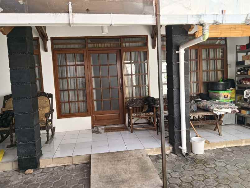 dijual rumah jl sari asih sarijadi raya