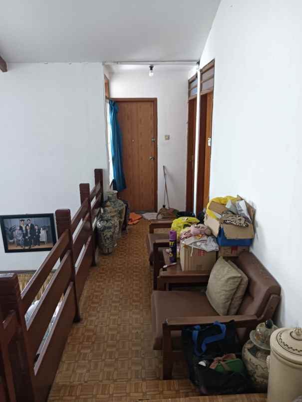 dijual rumah jl sari asih sarijadi raya