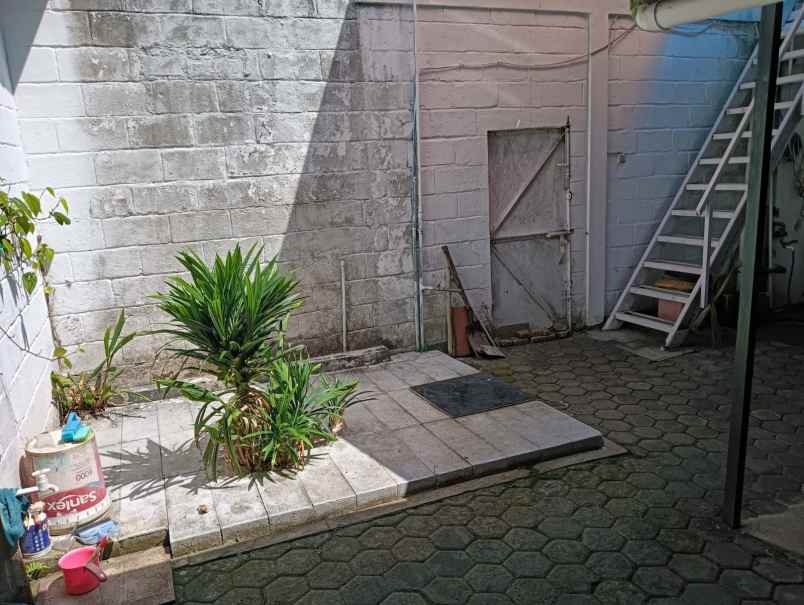 dijual rumah jl sari asih sarijadi raya