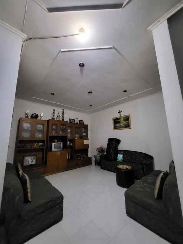 dijual rumah jl selat kav al duren