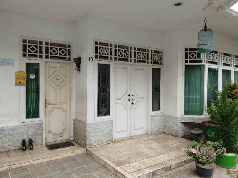 dijual rumah jl selat kav al duren
