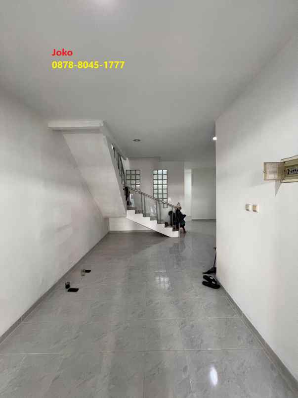 dijual rumah jl taman palm lestari