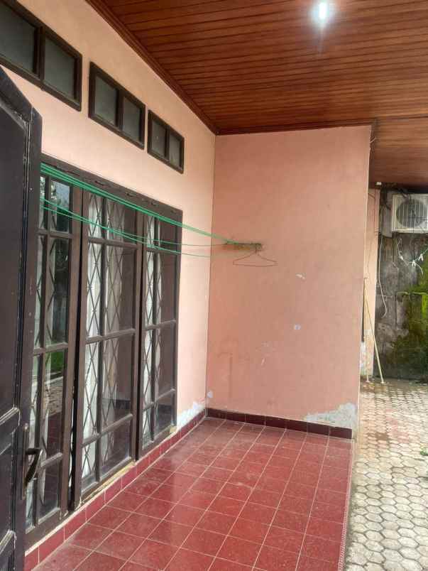 dijual rumah jl telepon utama blok 102 a