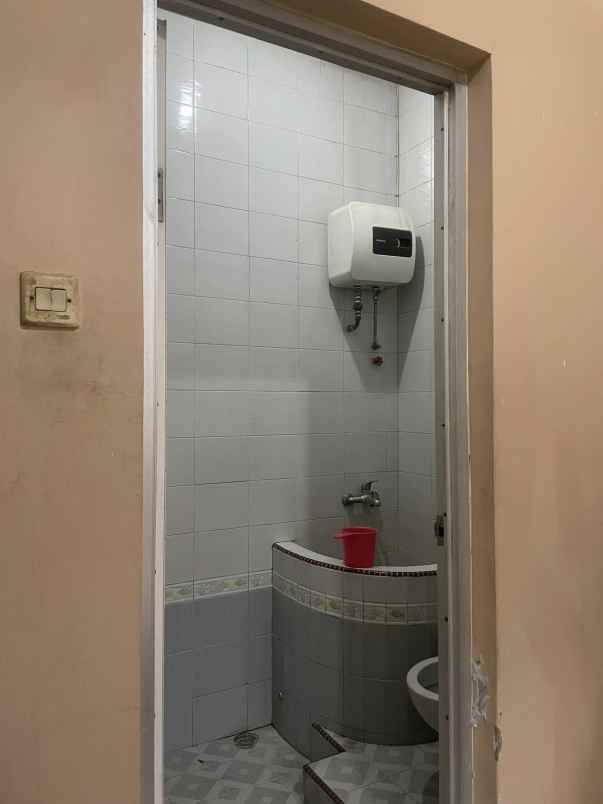 dijual rumah jl telepon utama blok 102 a