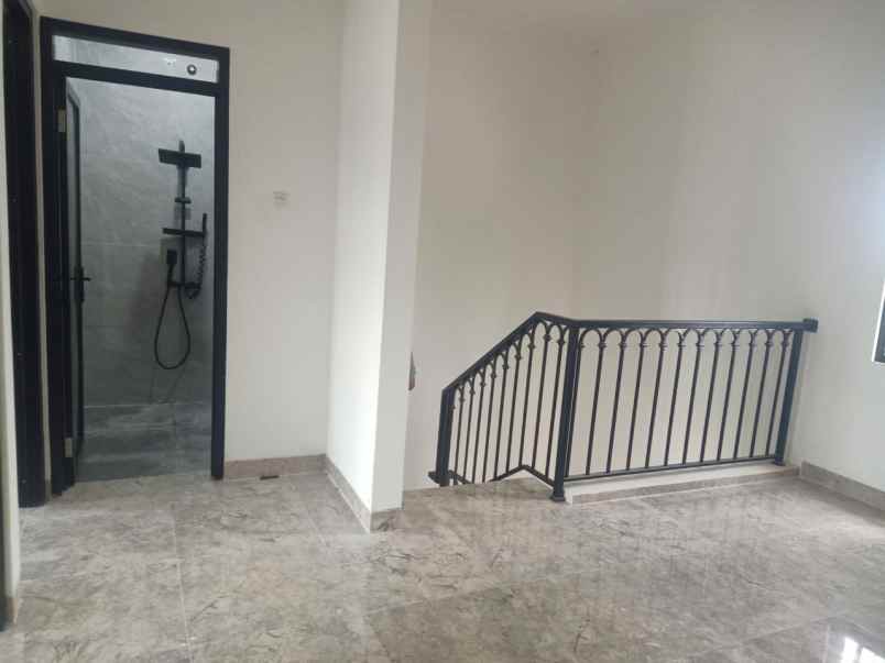 dijual rumah jl wadas jati cempaka