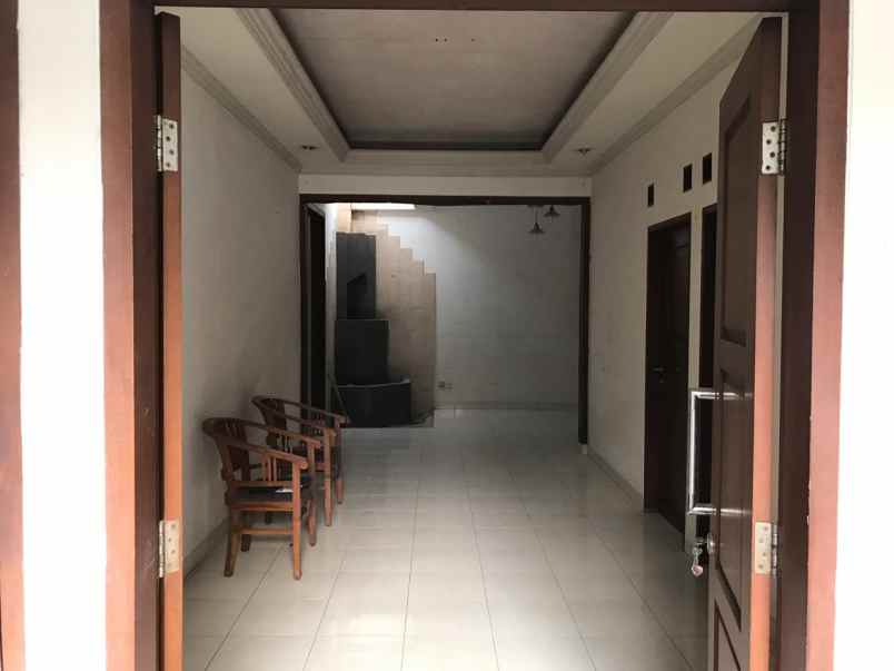 dijual rumah jl zamrud utara viii dukuh