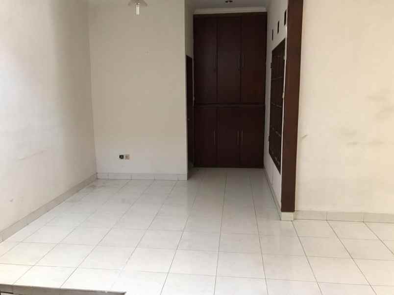 dijual rumah jl zamrud utara viii dukuh