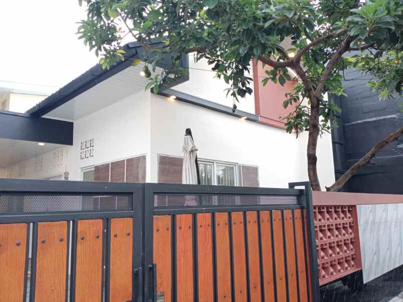 dijual rumah jln raya nusantara beji depok