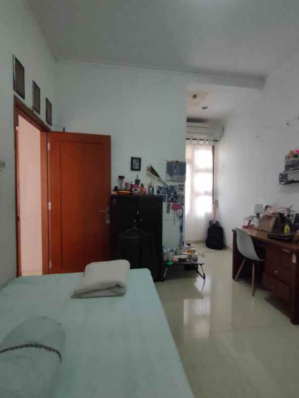 dijual rumah jln raya veteran bintaro