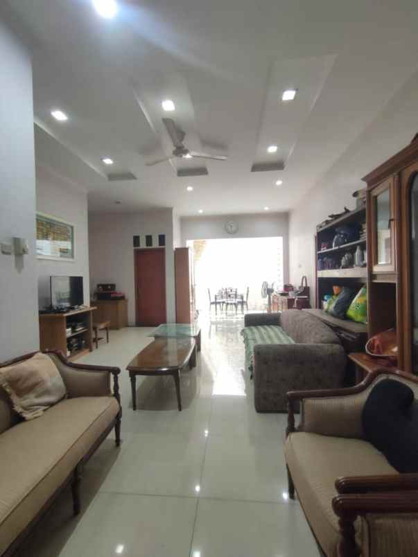 dijual rumah jln raya veteran bintaro