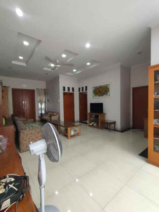dijual rumah jln raya veteran bintaro