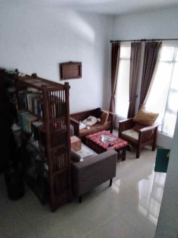 dijual rumah kolonel masturi