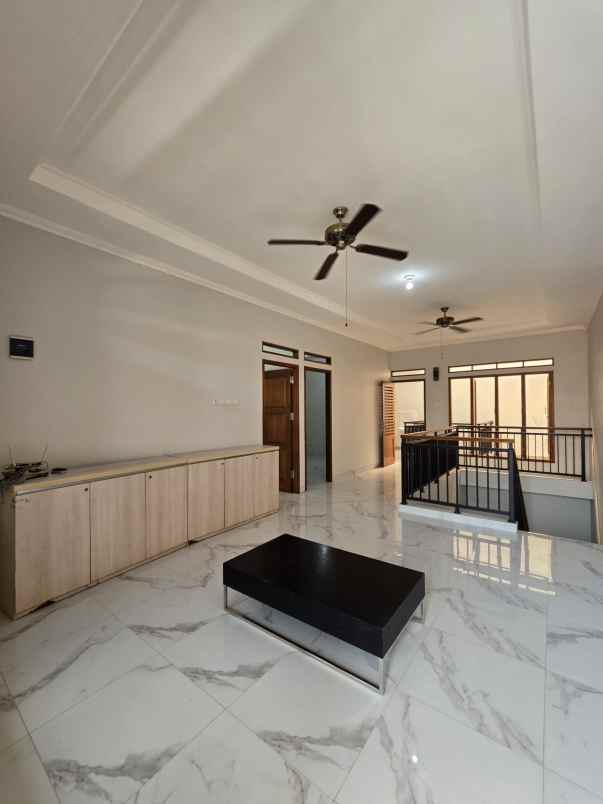 dijual rumah komplek billymoon pondok