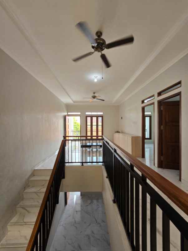 dijual rumah komplek billymoon pondok