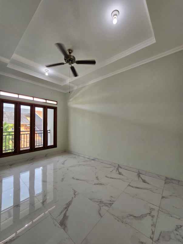 dijual rumah komplek billymoon pondok