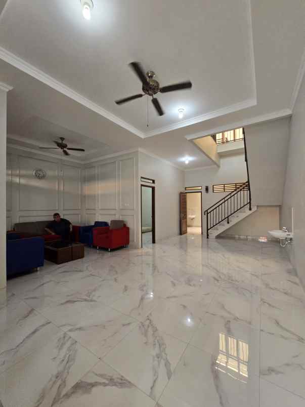 dijual rumah komplek billymoon pondok