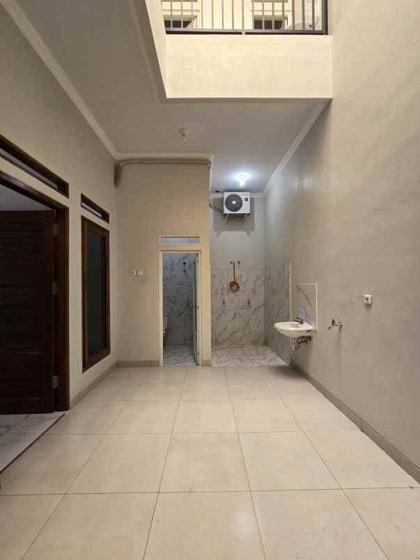 dijual rumah komplek billymoon pondok