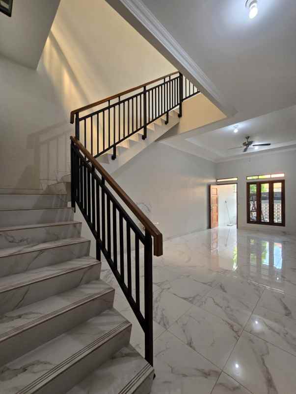 dijual rumah komplek billymoon pondok