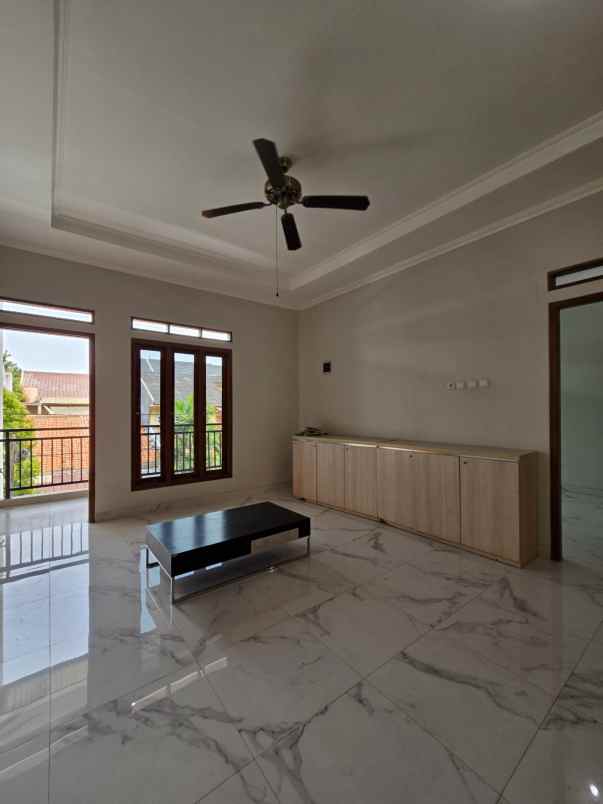 dijual rumah komplek billymoon pondok