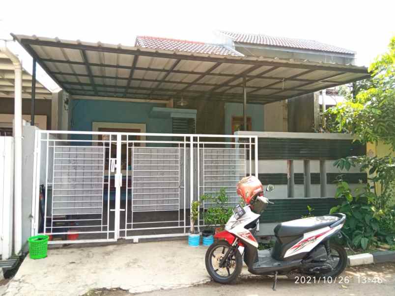 dijual rumah komplek bumi adipura