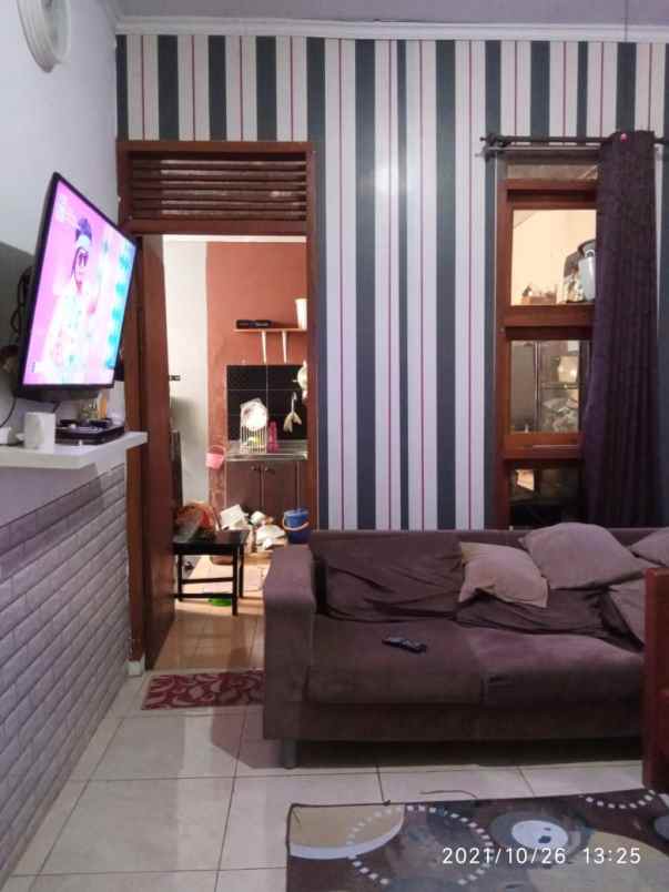 dijual rumah komplek bumi adipura