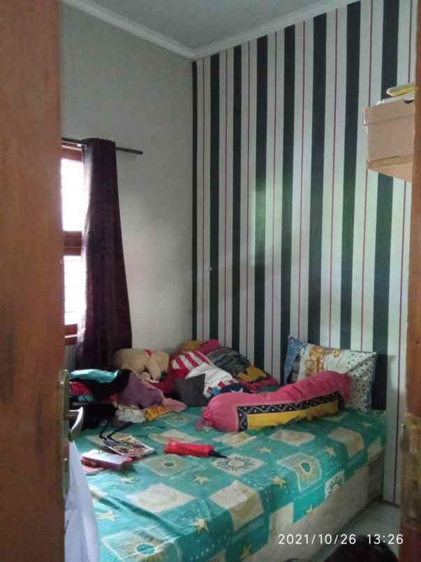 dijual rumah komplek bumi adipura