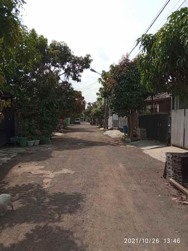 dijual rumah komplek bumi adipura