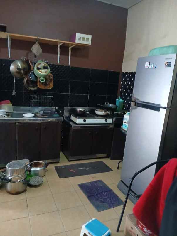 dijual rumah komplek bumi adipura