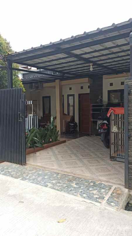 dijual rumah komplek graha pelangi elok