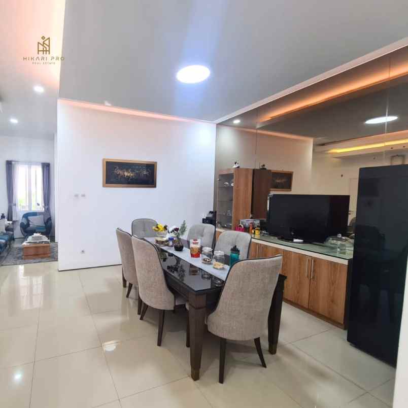 dijual rumah komplek setraduta kec