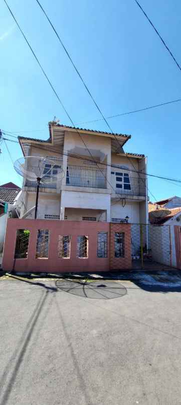 dijual rumah komplek taman ciharendong