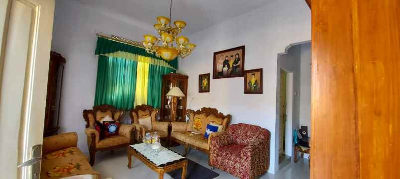 dijual rumah komplek taman ciharendong