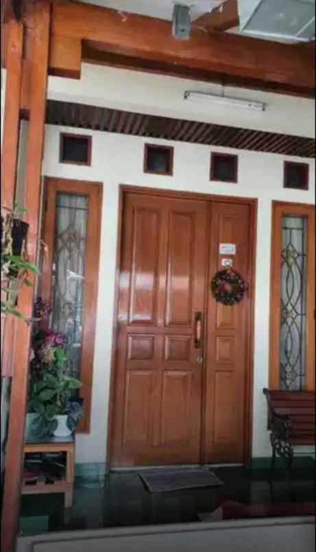 dijual rumah komplek taman harapan baru